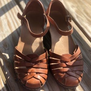 Clarks Brown leather closed toe sandals. Lightly worn.